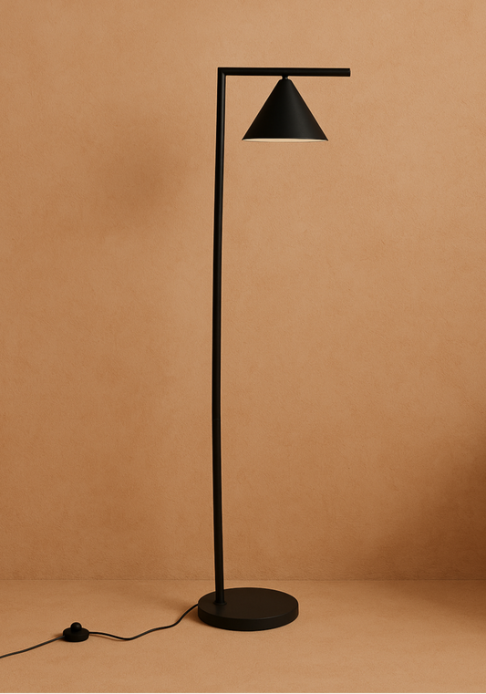 LUH Vanta Minimalistische vloerlamp in matzwart met marmeren accenten