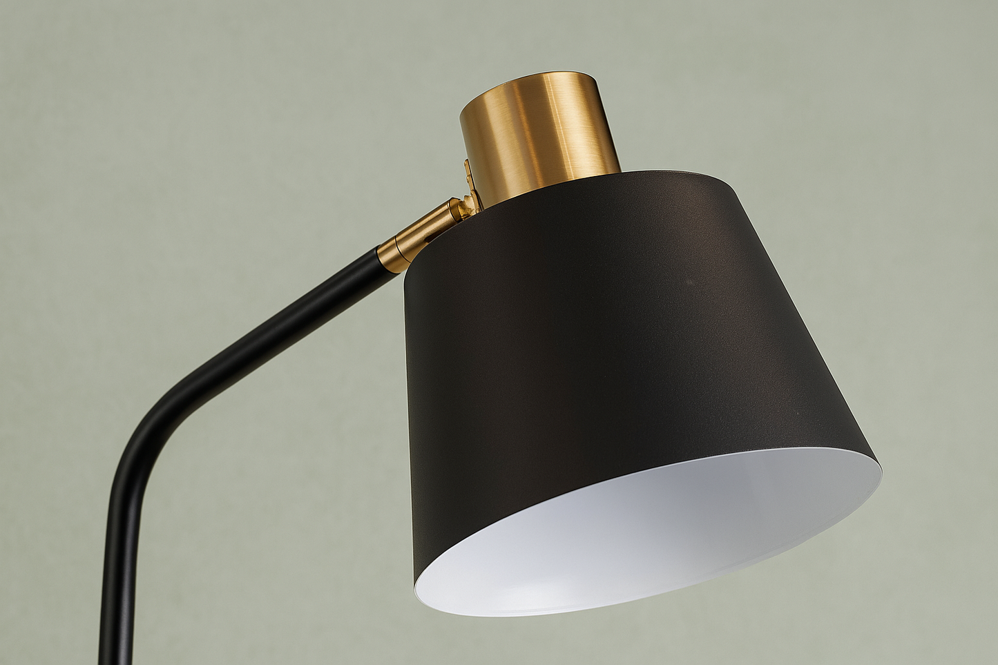LUH® Liva  Vloerlamp in Zwart & Goud – Moderne Designlamp